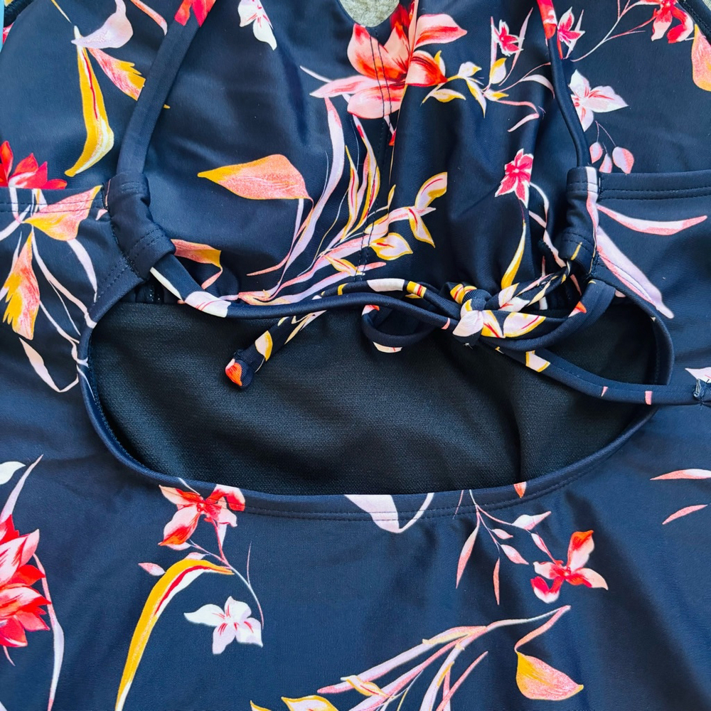 NWT Cupshe Rich Flower Cutout Tie Back One Piece Swimsuit in Navy Red Floral - Picture 10 of 12